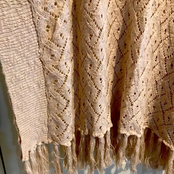 Knit poncho with fringe - Picture 2 of 4